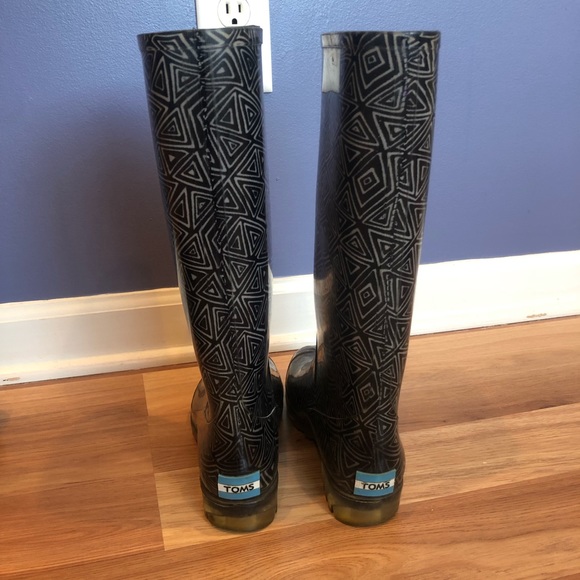 TOMS Cabril Rain Boots! 🖤🤍 - Picture 3 of 6